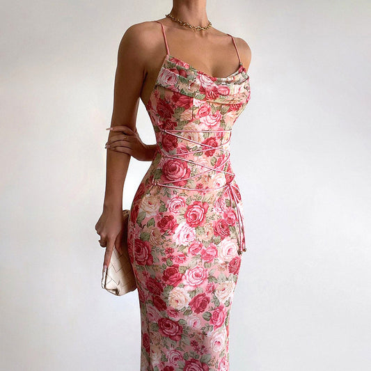 Vestido estampado con tirantes finos y encaje que recorta la cintura