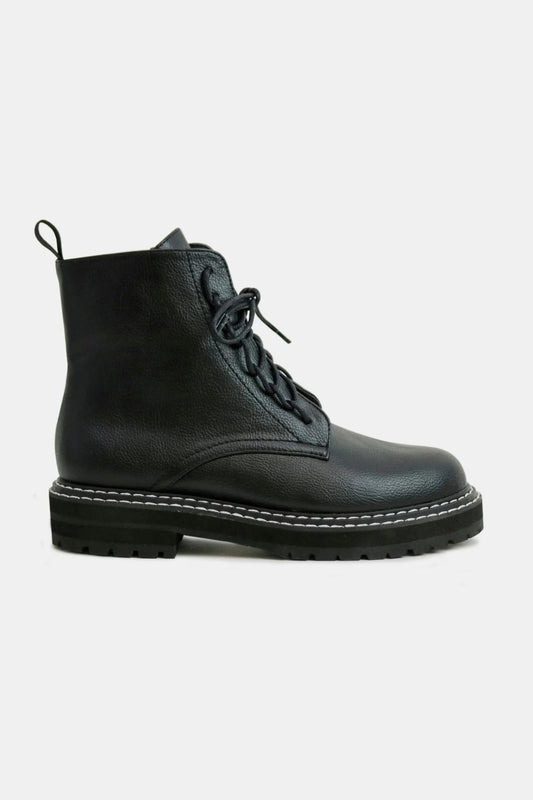 Botas con cordones de piel sintética y cremallera lateral de Beast Fashion